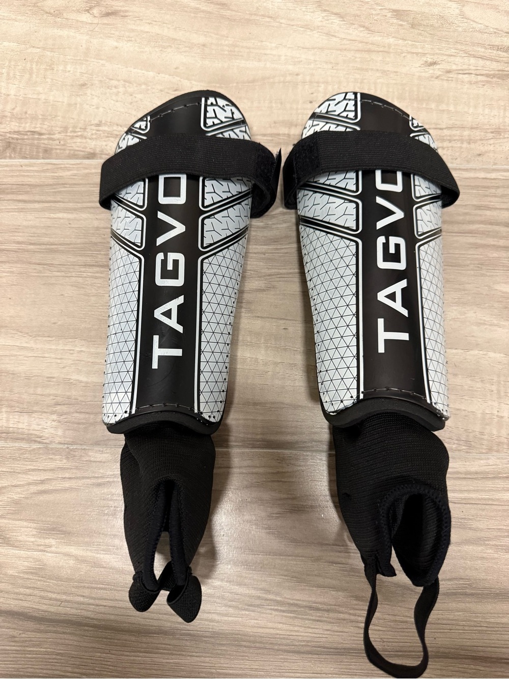 Tagvo Shin Guards with Ankle Sleeves Youth Medium 4”7-5”3 Worn Once